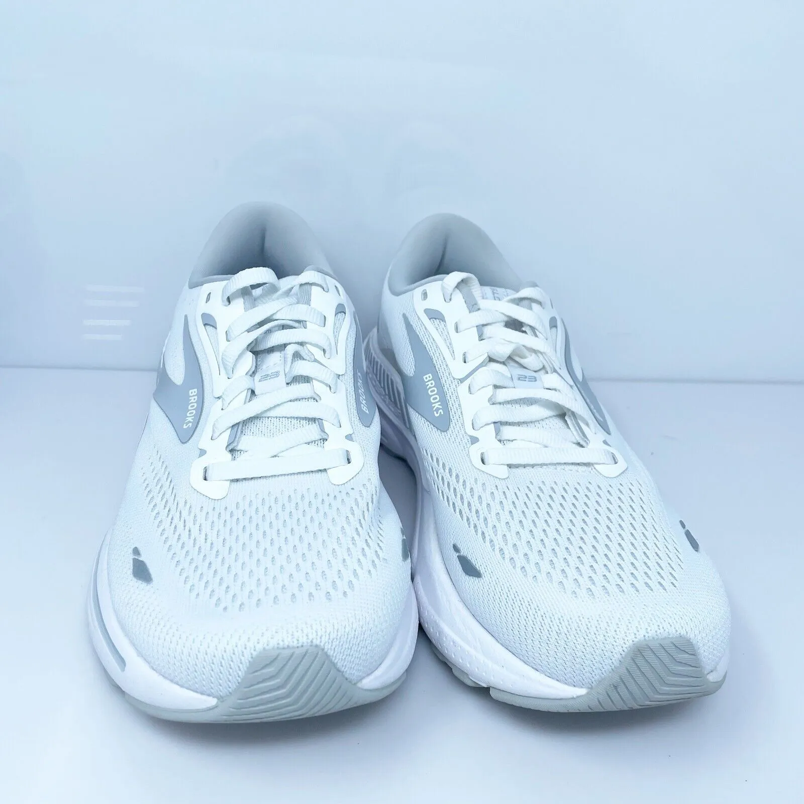 Brooks Womens Adrenaline GTS 23 1203811B104 White Running Shoes Sneakers Sz 9 B